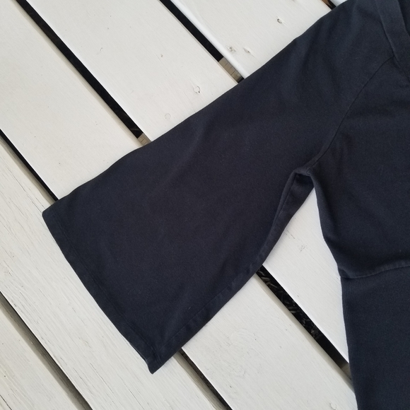 PL BLK top w flared sleeves - Picture 3 of 12